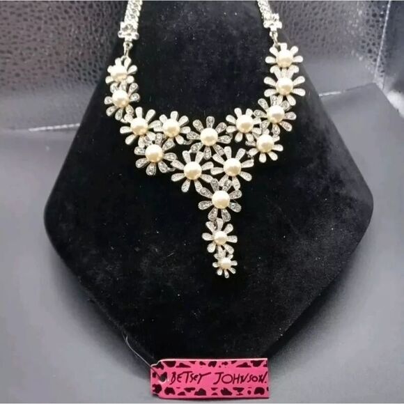 Betsey Johnson Jewelry - New Betsey Johnson Rhinestone Pearl Silvertone Statement Necklace NWT